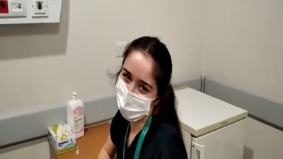 Günün 1 milyonuncu aşısını yapan hemşirenin mesajı