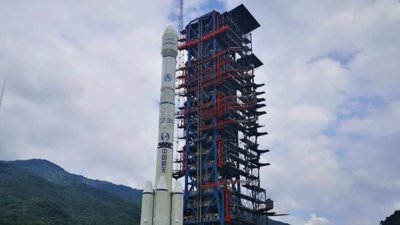 Çin, yeni iletişim uydusunu uzaya fırlattı