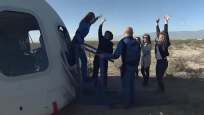 Star Trek dizisinin Kaptan Kirk'ü uzaya çıkan en yaşlı insan oldu