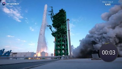 Güney Kore, ilk yerli roketini fırlattı