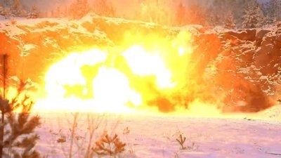 30 kilo dinamit bağlanan Tesla havaya uçtu