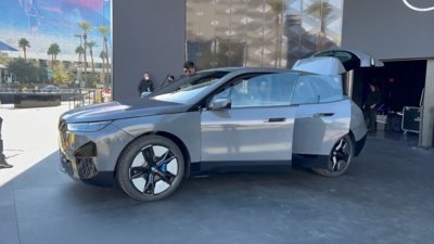 BMW'den tek tuşla araç rengini değiştiren teknoloji
