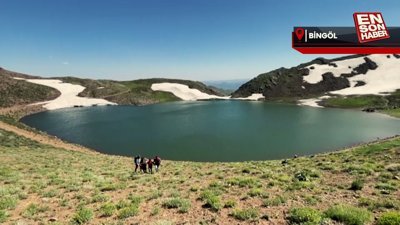 Yayla Dağı zirvesindeki göle 7 kilometrelik yürüyüşle ulaştılar