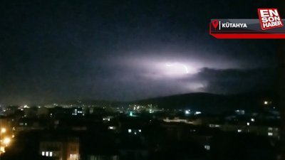 Kütahya'da şimşekler geceyi aydınlattı