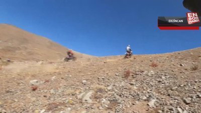 Erzincan'da motosiklet tutkunları 3 bin rakımda adrenaline doydu