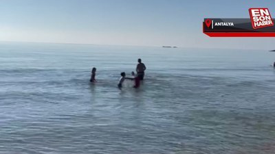 Antalya'da aralık ayının ortasında deniz keyfi yaptılar