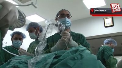 Hastaneden sahaya inen başhekim şifa dağıtıyor