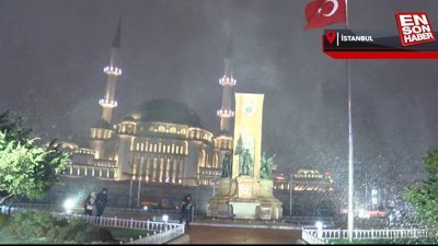 İstanbul'da yağan kar Taksim Meydanı'nda etkili oldu