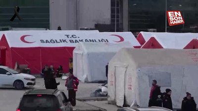 Depremden etkilenen 10 ilde 77 sahra hastanesi kuruldu