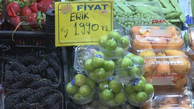 İstanbul'da erik tezgahta yerini aldı: Kilosu bin 900 liradan satılıyor