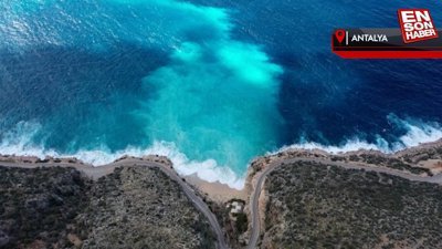 Kaputaş Plajı turkuaz rengi deniziyle göz kamaştırıyor