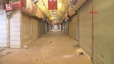 Hatay'da depremin yıktığı tarihi Uzun Çarşı hayata dönmeye çalışıyor