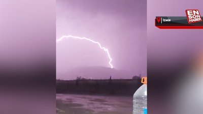 İzmir’de yıldırımlar geceyi aydınlattı