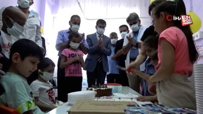 Diyarbakır'da yandal kliniğinde tedavi gören çocuklar karne heyecanı yaşadı