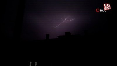 Zonguldak'ta şimşekler geceyi aydınlattı