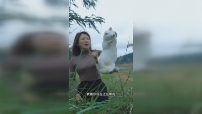 Haşladığı tavşanı iştahla yedi