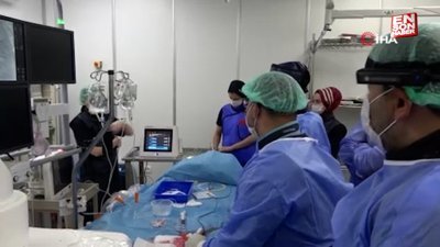 Canlı yayınlanan ameliyat ile doktorlar hem teorik hem pratik eğitim aldı