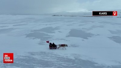 Atlı kızaklar Çıldır Gölü'nün buzlu yüzeyine çıkarılmaya başlandı