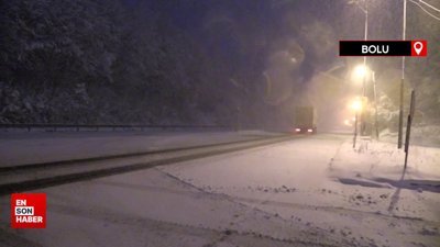 Bolu Dağı'nda yoğun kar yağışı etkili oluyor