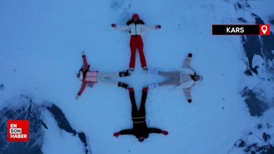 Buz tutan Çıldır Gölü, tatilcilerin eğlence mekanı oldu