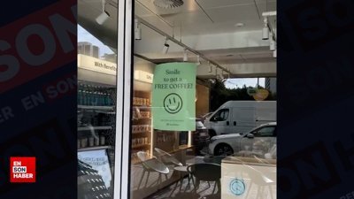 Gülümsemeden bu kafeye giremiyorsunuz