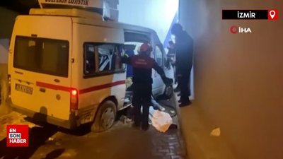 İzmir’de tır, servis minibüsüyle çarpıştı