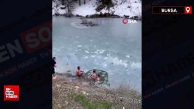 Bursa’da buzlu gölette fotoğraf çektirirken, buz kırılınca suya düştü