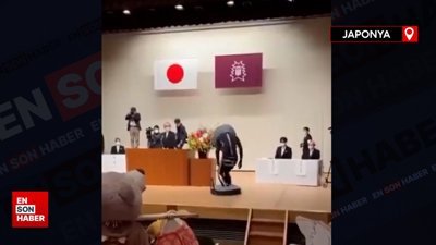 Mezuniyet törenine istedikleri gibi giyinip giden öğrenciler