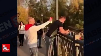 Kendisini korkutan adamı suya attı