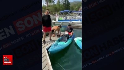 Tekneye oturmak isteyen adam suya düştü