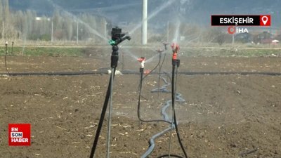 Eskişehir'de çiftçiler tarlalarını 2 ay önceden sulamaya başladı