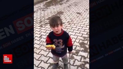 Ramazan’da yemek yiyerek oruç tutan sevimli çocuk