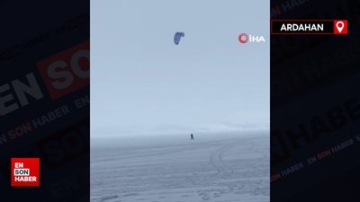 Buz tutan Çıldır Gölü'nde sörf heyecanı