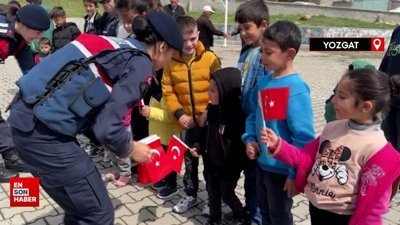 Yozgat'ta jandarma ekiplerinden çocuklara bayram sürprizi
