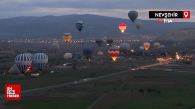 Kapadokya'da 165 sıcak hava balonu aynı anda havalandı