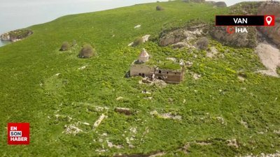 Van Gölü'nün incisi Çarpanak Adası