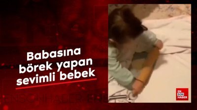 Babasına börek yapan sevimli bebek