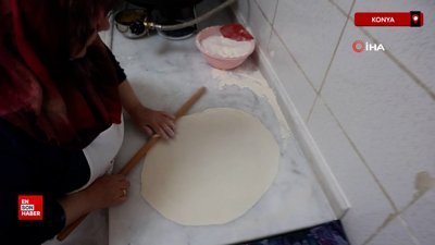 Konya'da 4 çocuk annesi börek yapıp satarak geçimini sağlıyor