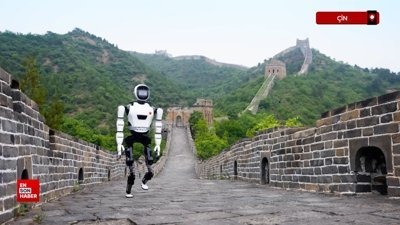 Tarihte ilk defa bir insansı robot Çin Seddi'ne tırmandı