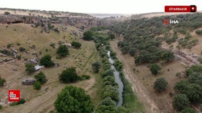 Diyarbakır'da sıcaktan bunalan vatandaşlar sulak ve serin yerleri tercih ediyor