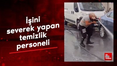 İşini severek yapan temizlik personeli