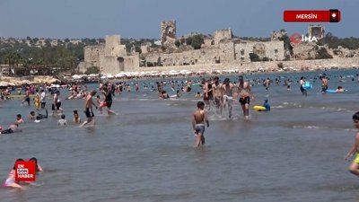 Tatilciler Mersin'e akın etti, sahiller doldu