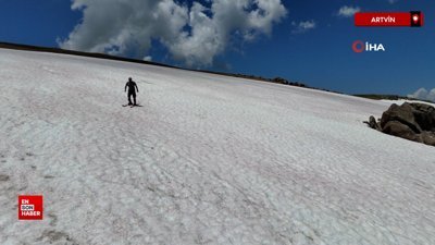 Artvin'de yaz ortasında kayak keyfi