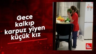 Gece kalkıp karpuz yiyen küçük kız