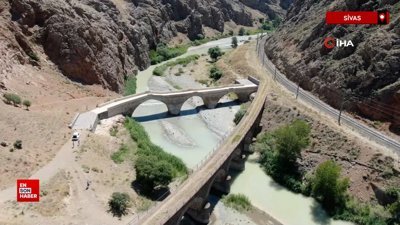 Sivas'ta  8 asırlık Kız Köprüsü, ziyaretçilerine eşsiz manzara sunuyor