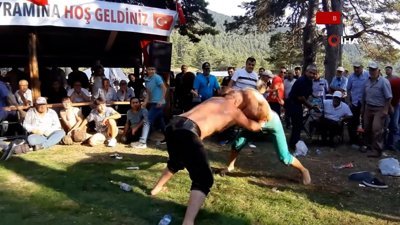 Bolu'da pehlivanın iş kazası, rakibi yerine vatandaşı yere serdi