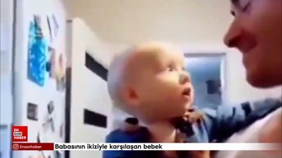 Babasının ikiziyle karşılaşan bebek