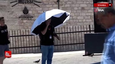 Taksim’de yerli ve yabancı turistlerin sıcak ile imtihanı