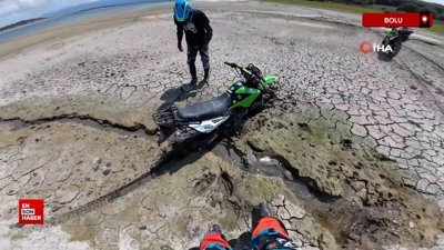 Bolu'da çamura saplanan motosikletli takla attı