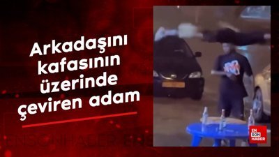 Arkadaşını kafasının üzerinde çeviren adam